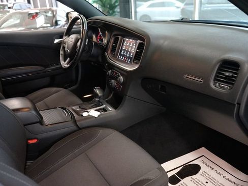 Used 2019 Dodge Charger SXT w/ Blacktop Package AWD/4WD image 44