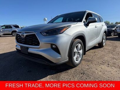 Used 2022 Toyota Highlander LE