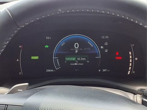 Used 2025 Toyota Camry SE FWD image 12