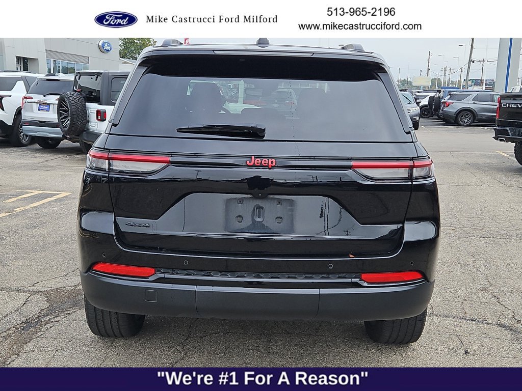 Used 2022 Jeep Grand Cherokee Altitude AWD/4WD image 4