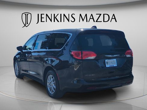 Used 2023 Chrysler Voyager LX image 6