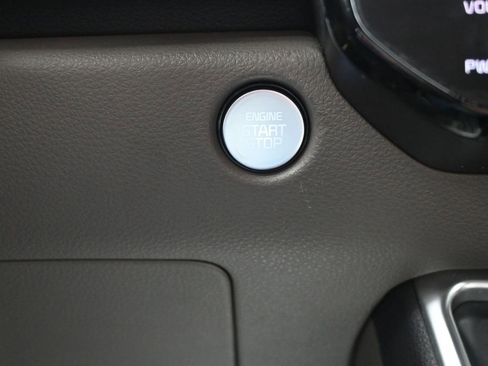 Certified 2025 Kia Carnival SX image 25