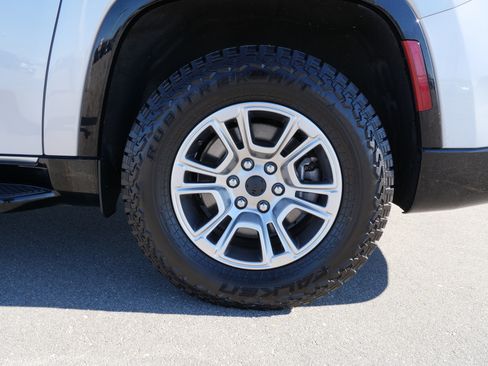 Used 2024 Jeep Wagoneer L 4WD image 12