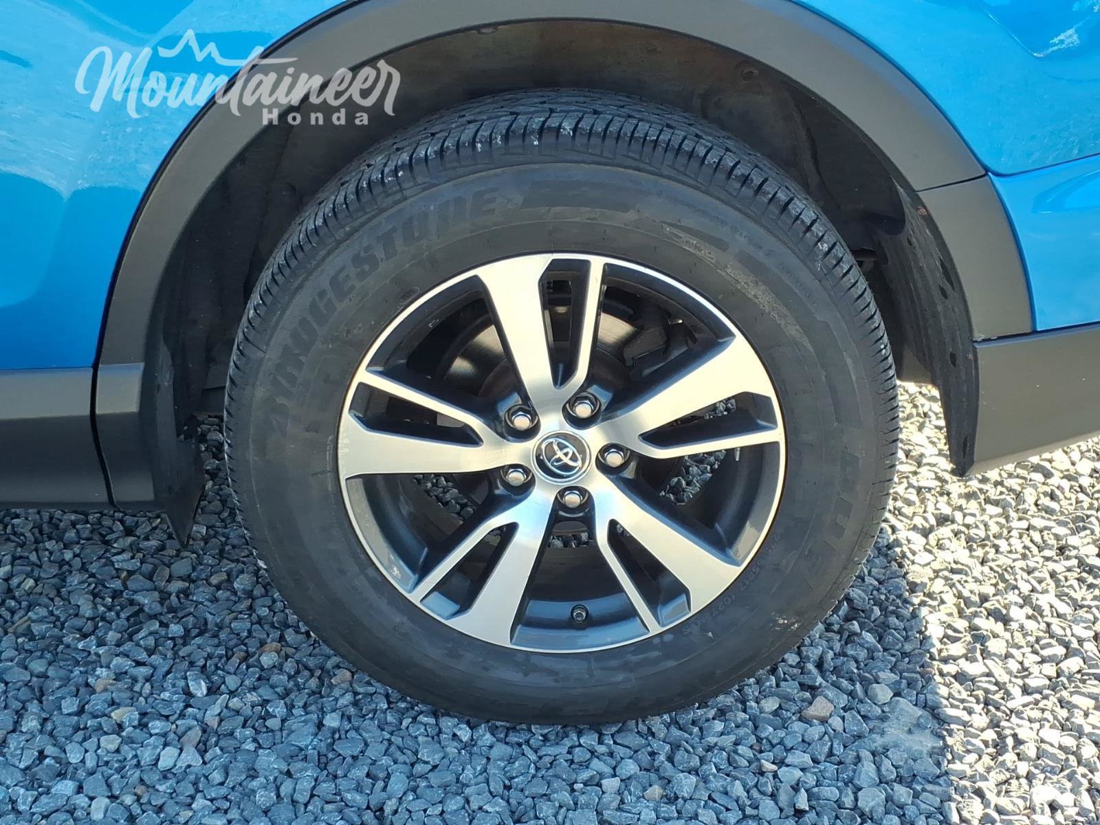 Used 2017 Toyota RAV4 XLE AWD/4WD image 10