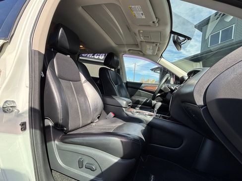 Used 2018 Nissan Pathfinder Platinum AWD/4WD image 27
