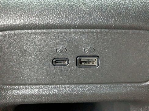 Used 2025 Chevrolet Trax LT w/ LT Convenience Package image 15