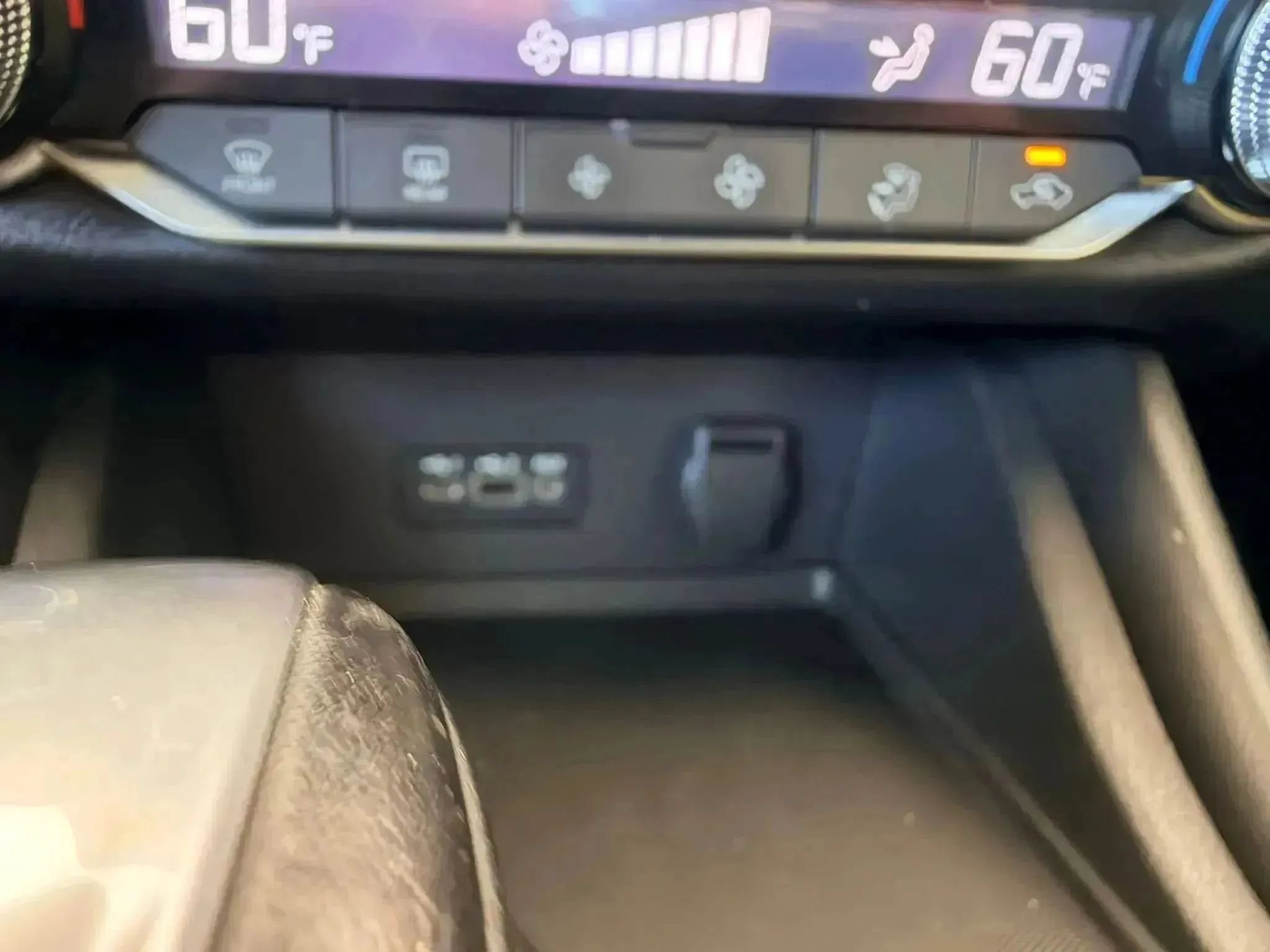 Used 2023 Nissan Sentra SR w/ SR Premium Package FWD image 22