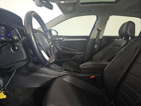 Used 2023 Volkswagen Jetta SE image 19