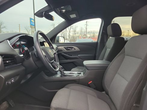 Used 2023 Chevrolet Traverse LT image 15
