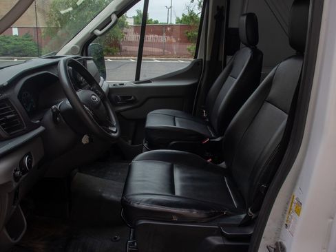 Used 2023 Ford Transit 250 Medium Roof AWD image 10