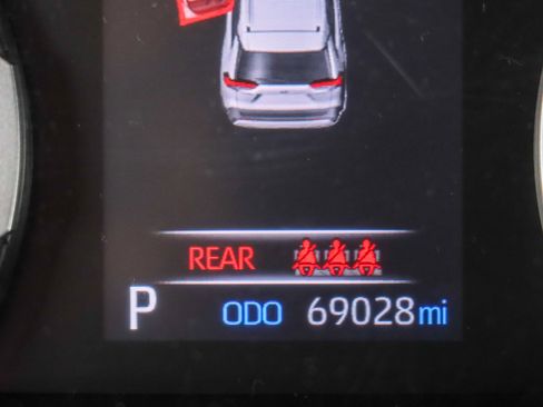 Used 2021 Toyota RAV4 XLE Premium image 16