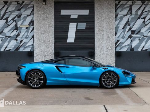 Used 2023 McLaren Artura image 17