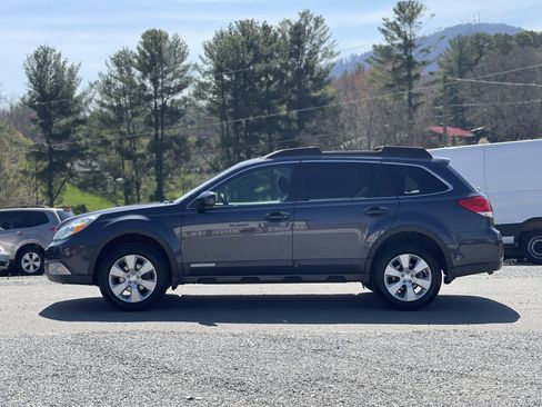 Used 2011 Subaru Outback 2.5i Limited image 6