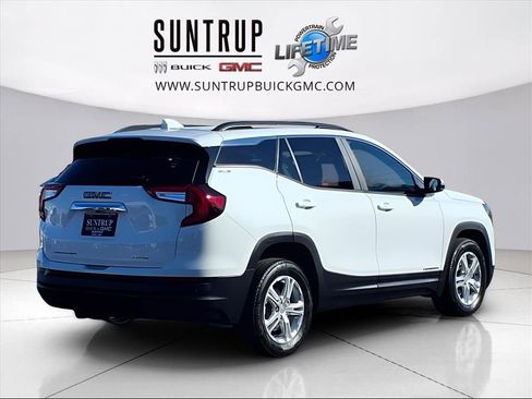 Used 2023 GMC Terrain SLE w/ Driver Convenience Package image 4