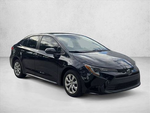 Used 2024 Toyota Corolla LE FWD image 3