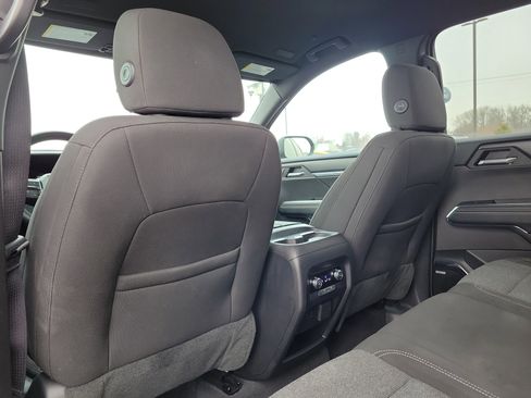 Used 2025 GMC Acadia Elevation image 12