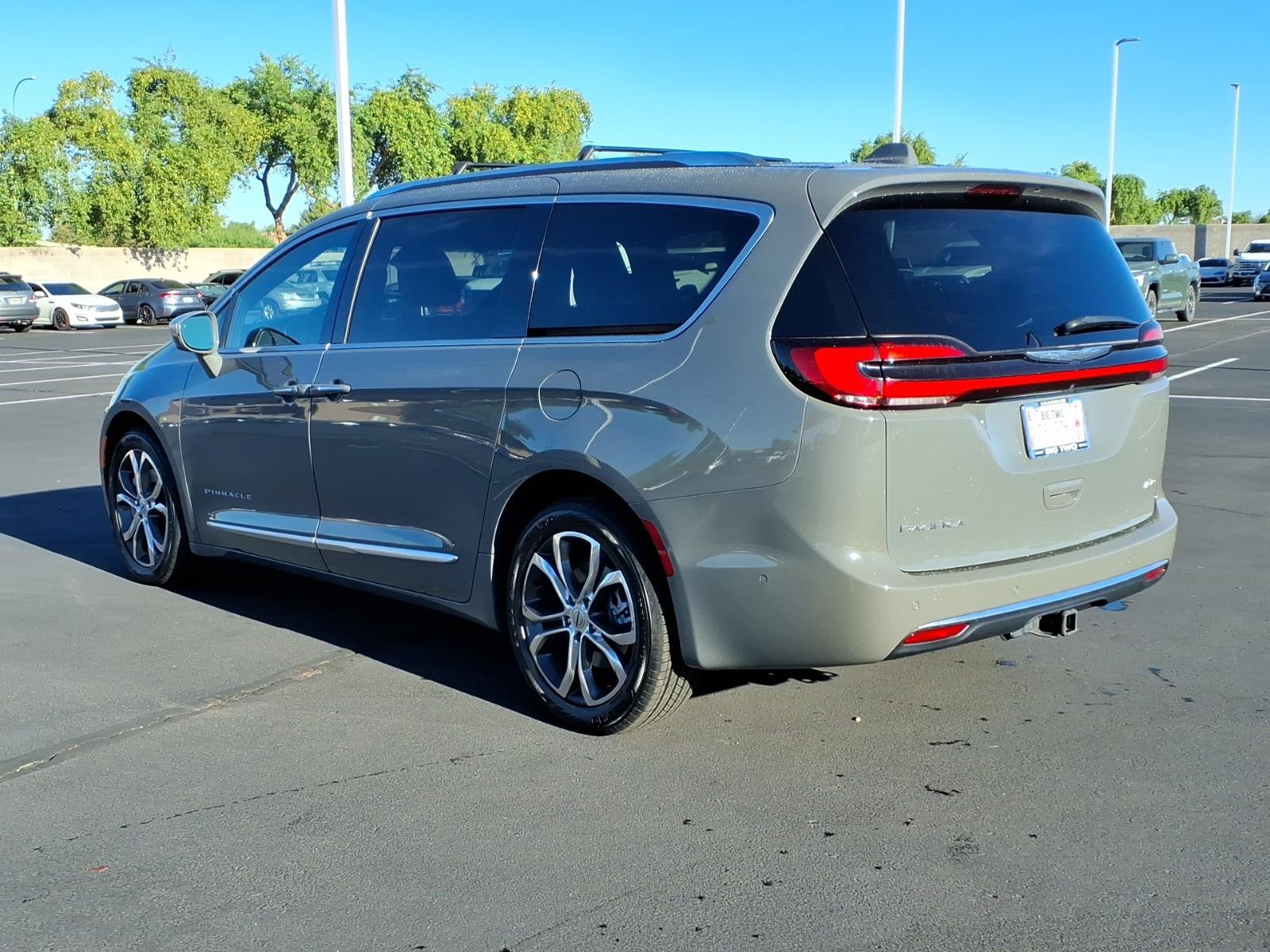 Used 2022 Chrysler Pacifica Pinnacle AWD/4WD image 6