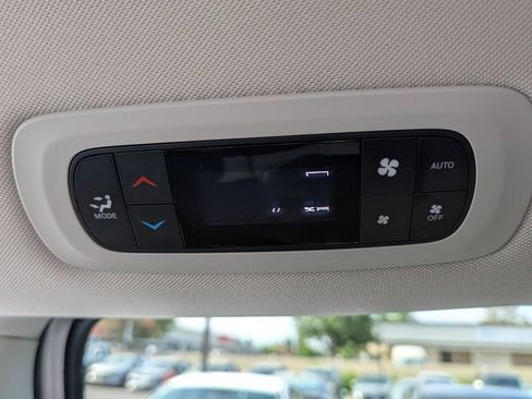 Used 2024 Chrysler Pacifica Limited FWD image 14
