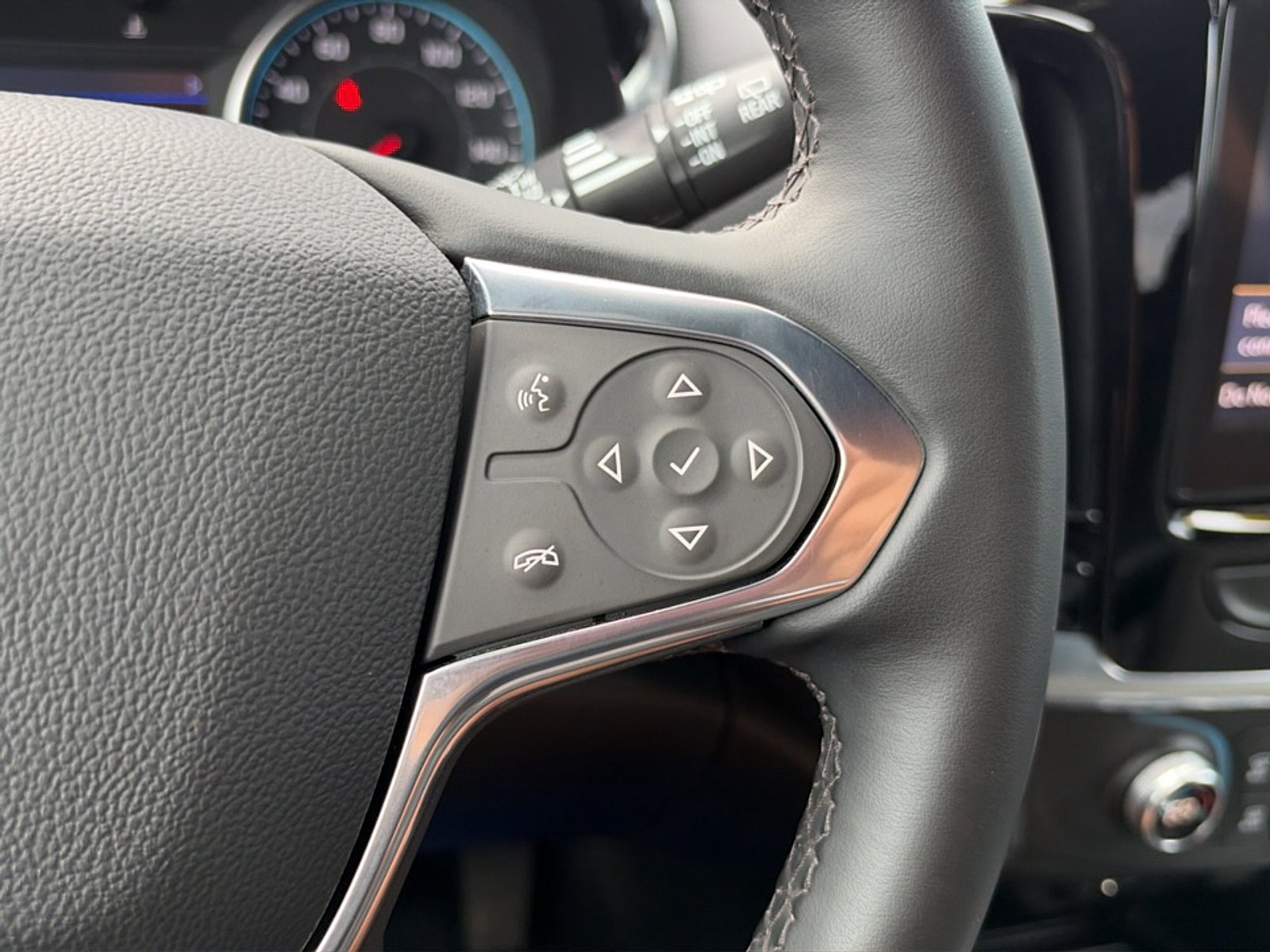 Used 2023 Chevrolet Traverse LT FWD image 35