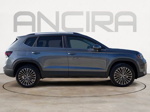 New 2026 Volkswagen Taos SE FWD image 9