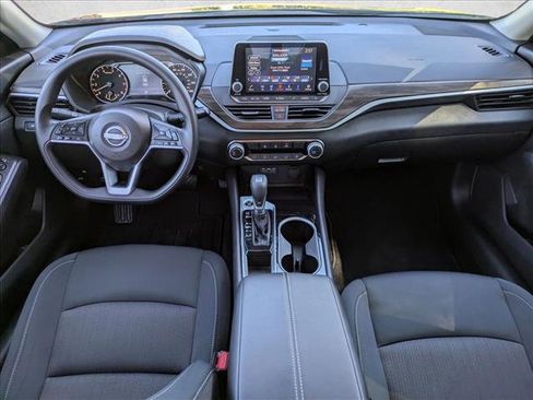 Used 2024 Nissan Altima 2.5 SV image 16