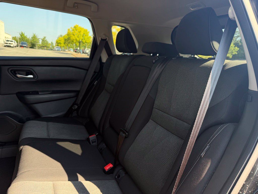 Used 2025 Nissan Rogue SV FWD image 42