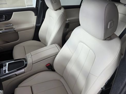 New 2026 Mercedes-Benz GLB 250 image 8