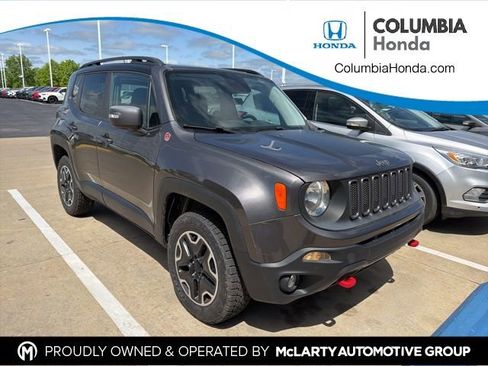 Used 2016 Jeep Renegade Trailhawk w/ Popular Equipment Group AWD/4WD image 1