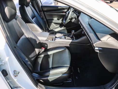 Used 2019 MAZDA MAZDA3 Hatchback w/ Preferred Package image 7