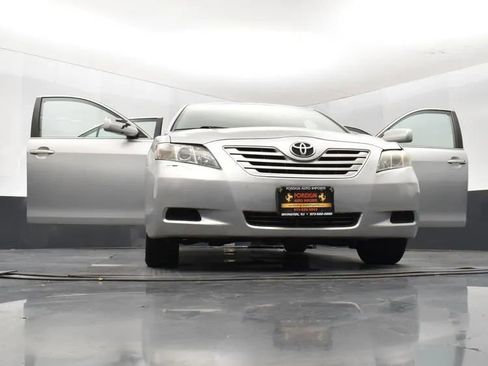 Used 2009 Toyota Camry LE image 9