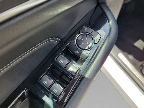 Used 2018 Ford Edge Titanium FWD image 24