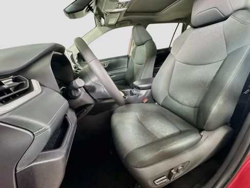 Used 2025 Toyota RAV4 XLE w/ Convenience Package AWD/4WD image 18