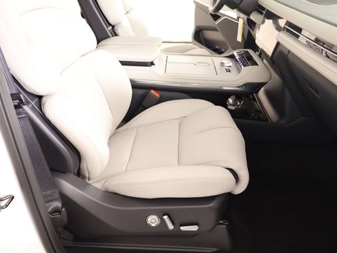 New 2026 Lincoln Navigator Premiere AWD/4WD image 15