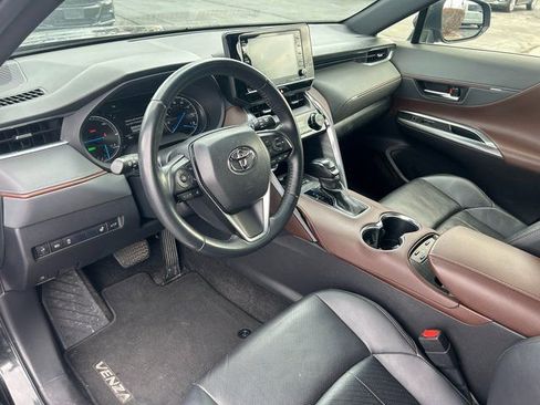 Used 2021 Toyota Venza XLE w/ Softex Package image 25