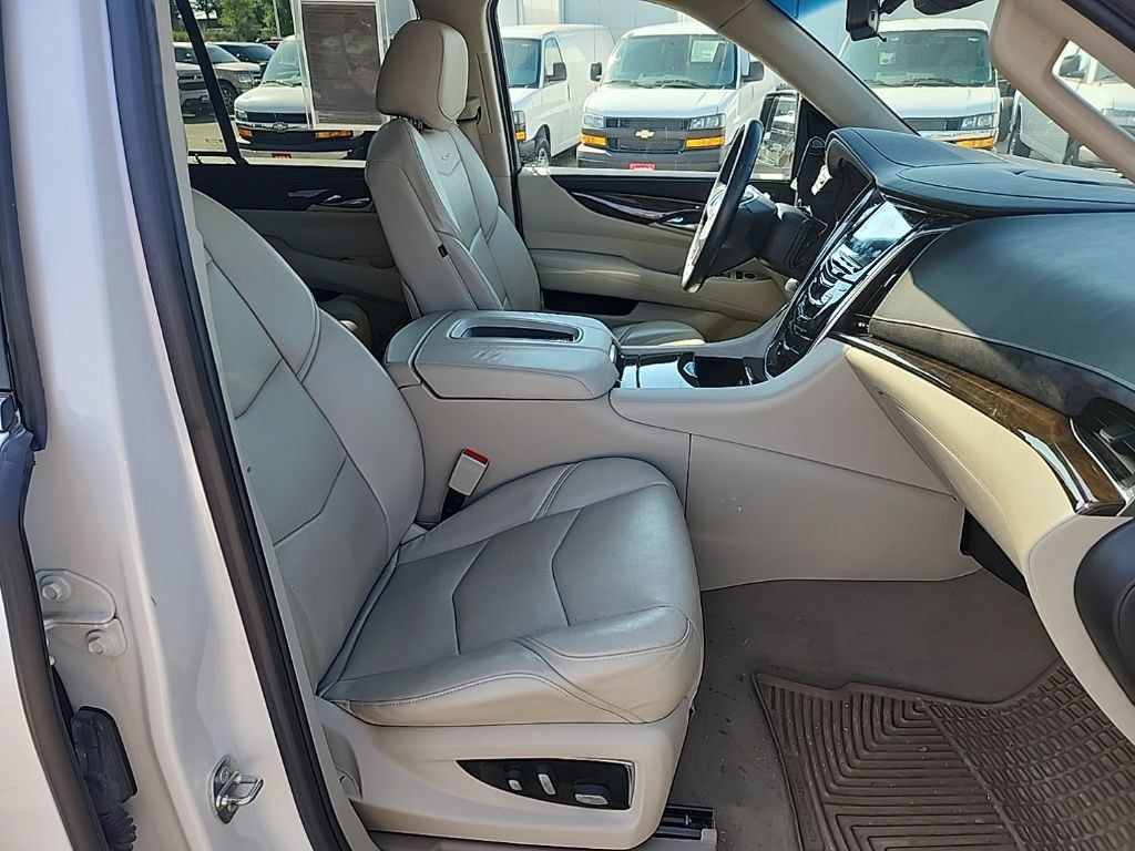 Certified 2018 Cadillac Escalade Premium Luxury AWD/4WD image 47