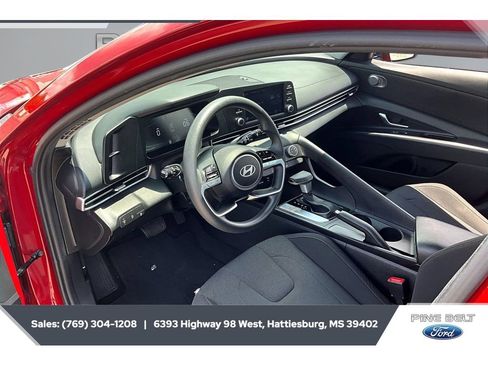Used 2024 Hyundai Elantra SE FWD image 12