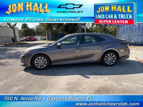 Used 2022 Toyota Camry LE image 4