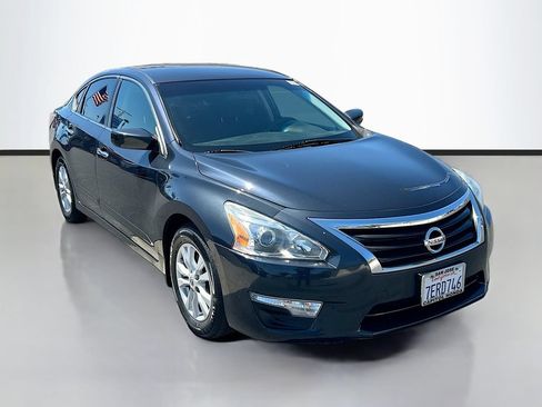 Used 2014 Nissan Altima 2.5 S w/ Sport Value Package FWD image 3