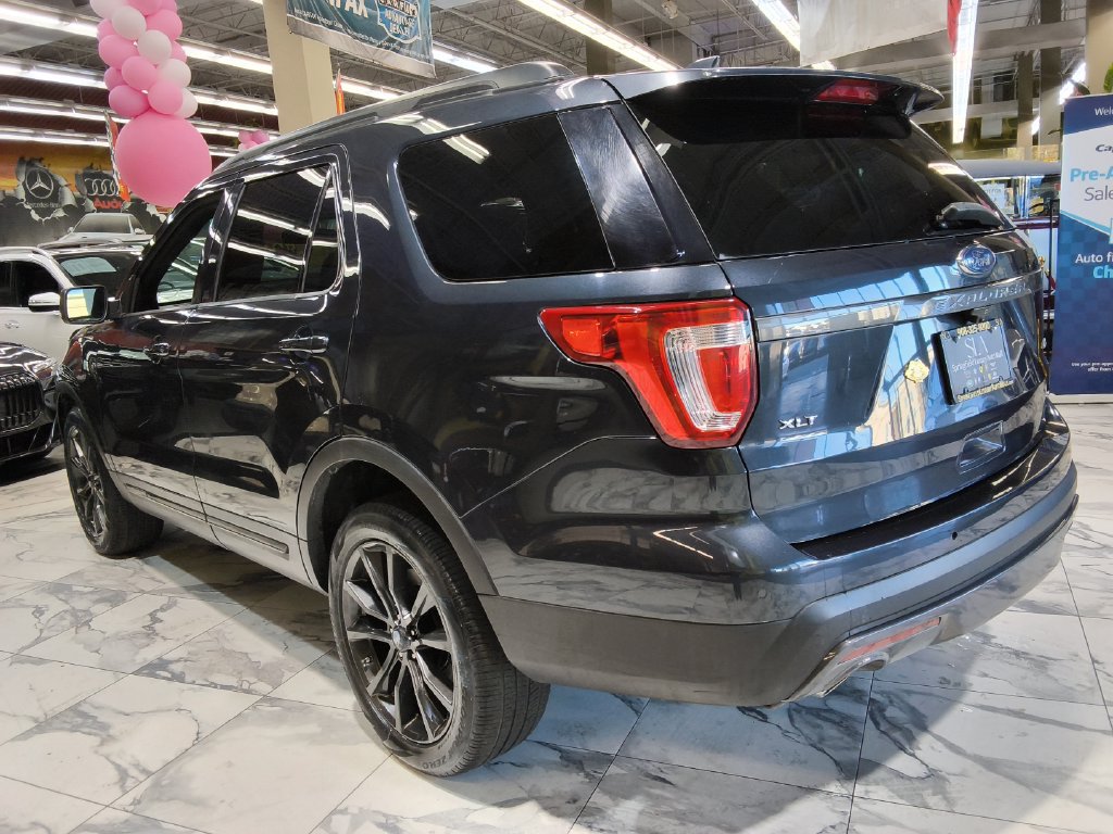Used 2017 Ford Explorer XLT w/ Equipment Group 202A AWD/4WD image 5
