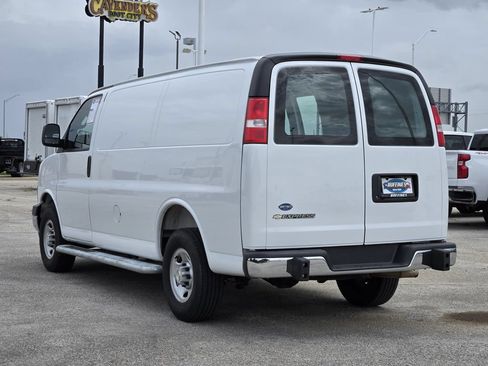 Used 2025 Chevrolet Express 2500 w/ Driver Convenience Package RWD image 5