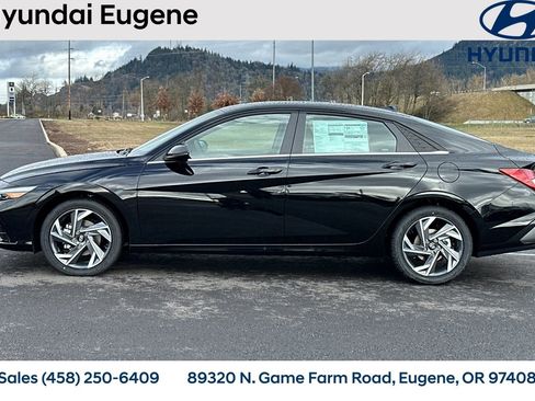 New 2025 Hyundai Elantra Limited image 8