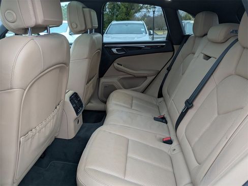 Used 2019 Porsche Macan w/ Premium Package Plus image 13