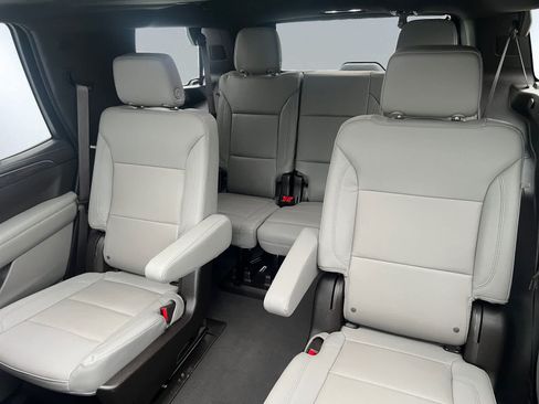 Used 2023 Chevrolet Tahoe Z71 w/ Luxury Package AWD/4WD image 18