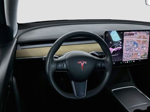Used 2022 Tesla Model Y Long Range AWD/4WD image 17
