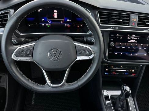 Used 2022 Volkswagen Tiguan SE image 15