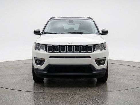 Used 2025 Jeep Compass Limited AWD/4WD image 2
