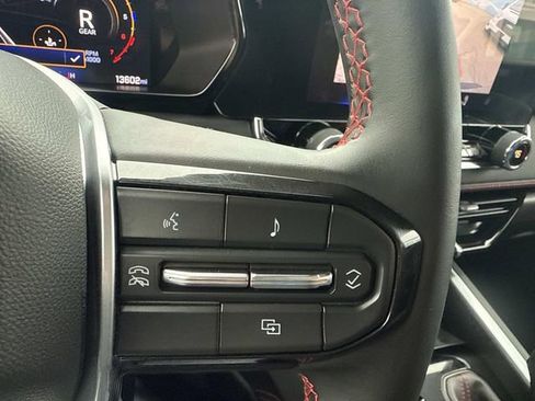 Used 2024 Chevrolet Colorado Z71 image 30