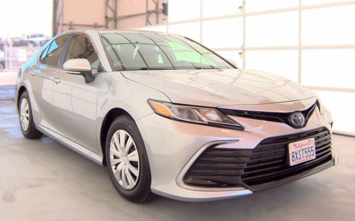 Used 2021 Toyota Camry LE FWD image 4