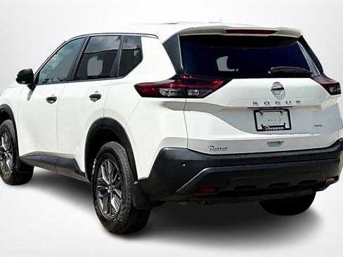 Used 2021 Nissan Rogue S image 4