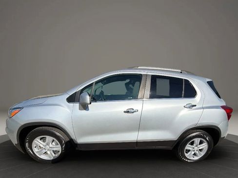 Used 2019 Chevrolet Trax LT w/ LT Convenience Package FWD image 8